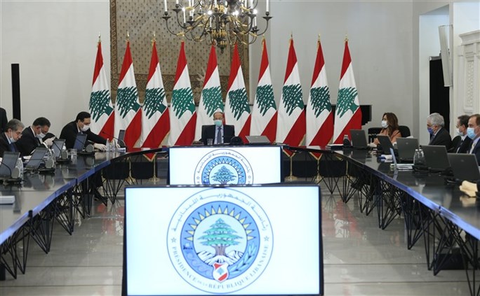 الهديل خلال جلسة مجلس الوزراء وزيرة تطلب و الحاكم يؤكد