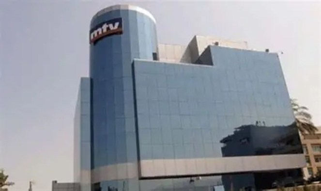 ترقد في المستشفى.. مذيعة أخبار الـ MTV تكشف إصابة ابنتها الصغيرة بفيروس معدٍ! (صورة)