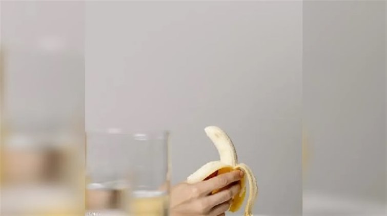 why-are-bananas-the-best-foods-to-eat-before-going-to-bed-and-do-they