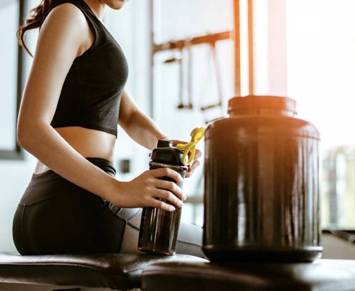 طب وصحة – الكرياتين للنساء: مكمل بسيط يدعم العضلات والمزاج والدماغ