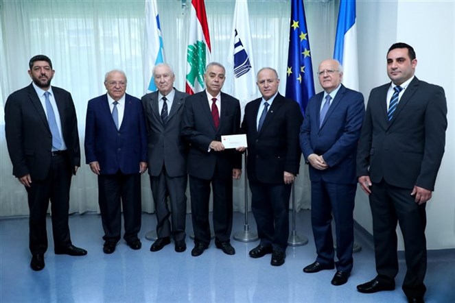 tayyar.org - جمعية اعضاء جوقة الشرف تقدم هبة مالية للصندوق الاجتماعي التضامني في " اوتيل ديو " - Vimarsana News