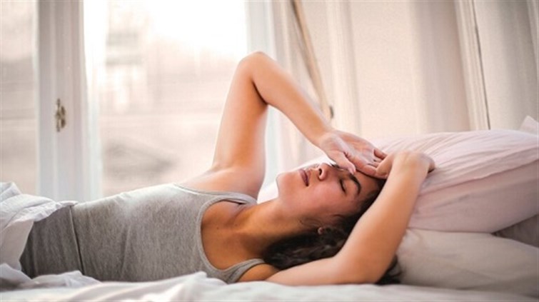 7 أخطاء شائعة تمنع النوم في الليالي الحارة