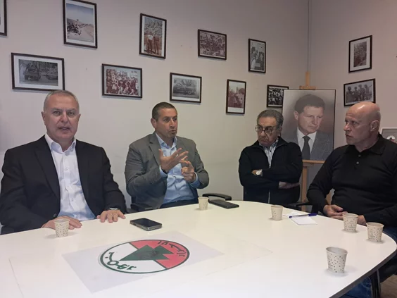 وفد من التيار زار "النمور- رفاق داني شمعون" في الحازمية في اطار جولاته على الأحزاب والشخصيات لتسليم "مقترح حماية لبنان"